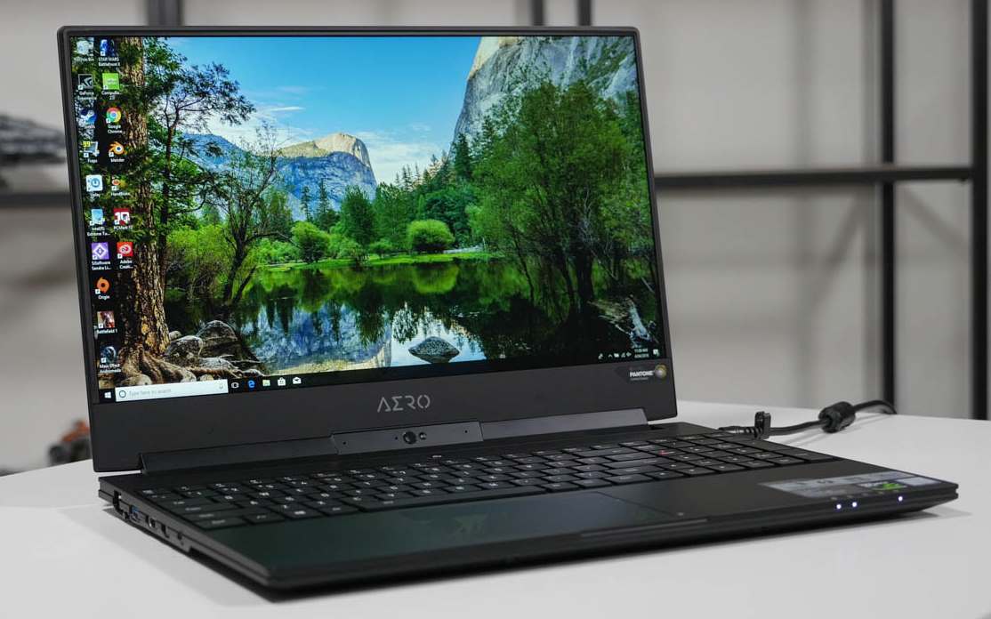 Laptop Aero Gigabyte Ultra-Thin 15X V8-BK4 laptop para modelar renderizar y diseñar en 3D